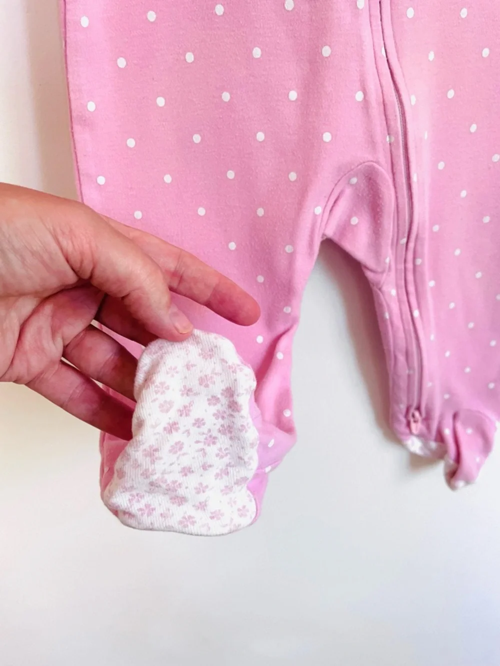 6/$20💥Baby Girl Pink Heart Sleeper / Playsuit, Footed, Floral Soles & Cuffs - Picture 4 of 11